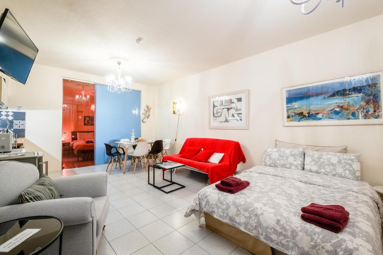 A Gift In The Heart Of Monastiraki A *